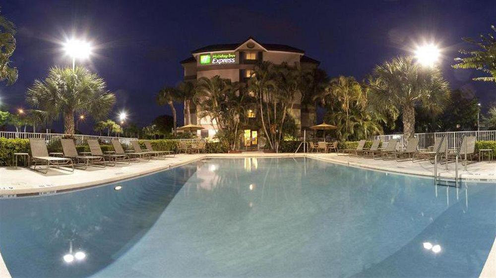 Holiday Inn Express Fort Lauderdale North - Executive Airport, An Ihg Hotel Exterior photo